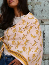 GRAND FOULARD FAUVE ROSE